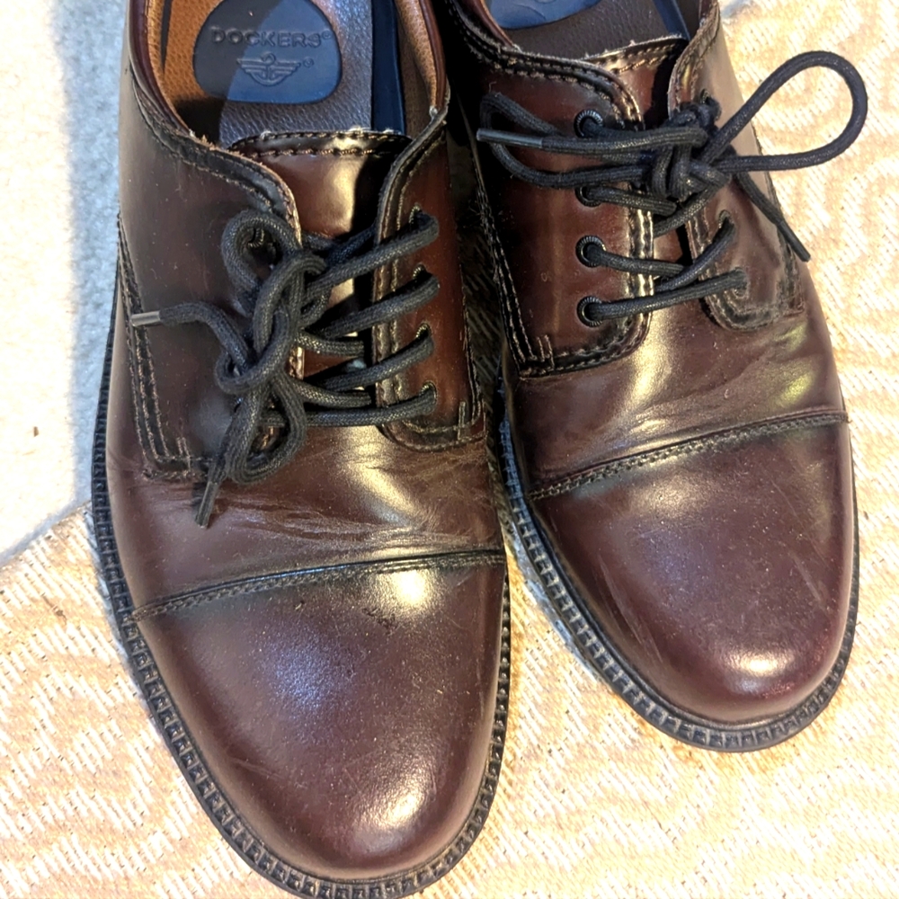 Men's Dockers 8.5 Burgundy dress shoes